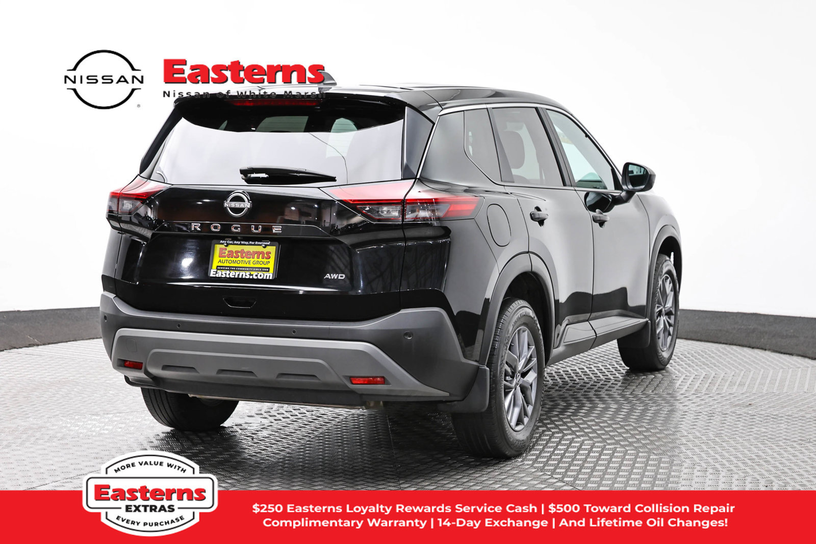 Used 2023 Nissan Rogue S AWD/4WD image 5