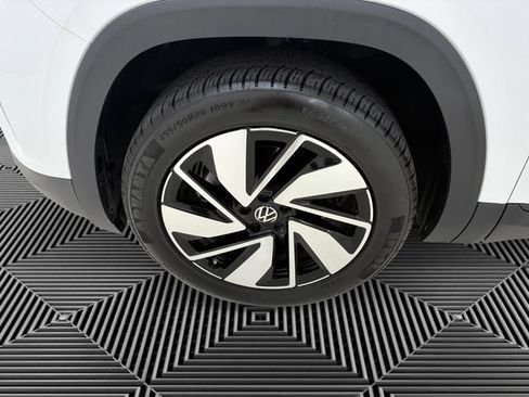 Used 2025 Volkswagen Atlas SE AWD/4WD image 9