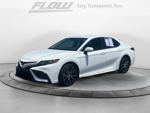 Used 2024 Toyota Camry SE FWD image 4
