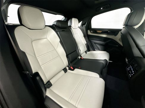 Used 2026 Porsche Cayenne Coupe AWD/4WD image 27