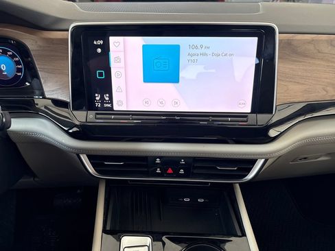 Used 2025 Volkswagen Atlas SE FWD image 34