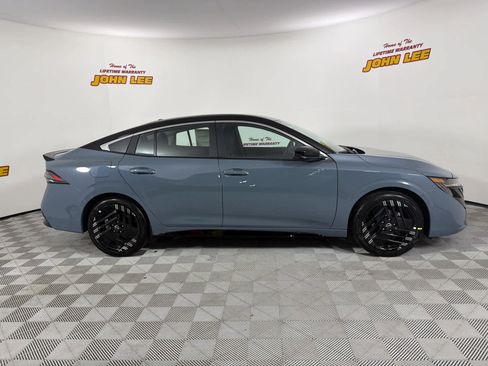 New 2026 Nissan Sentra SR w/ Floor Mat Package image 8