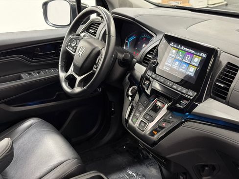 Used 2023 Honda Odyssey Touring image 9