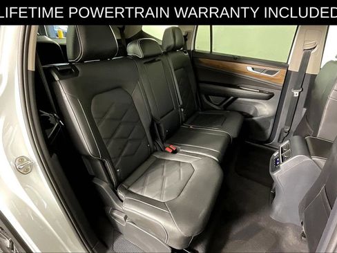 Used 2025 Volkswagen Atlas SE AWD/4WD image 37