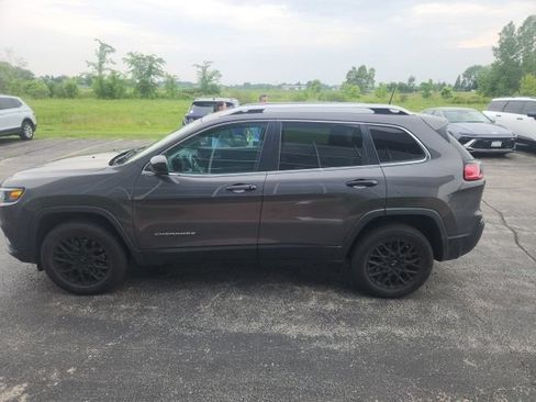 Used 2019 Jeep Cherokee Latitude Plus w/ Cold Weather Group AWD/4WD image 4