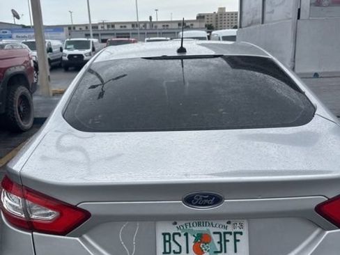 Used 2013 Ford Fusion SE FWD image 5