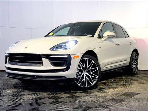 Certified 2022 Porsche Macan S image 1