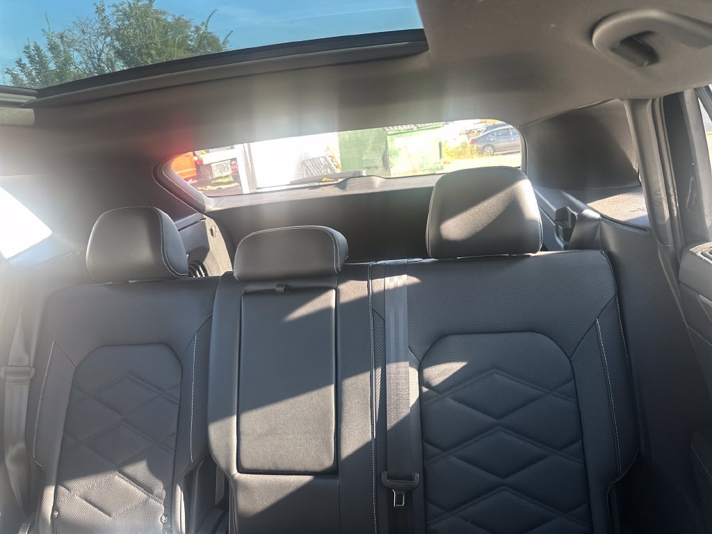 Used 2024 Volkswagen Atlas Cross Sport SE w/ Panoramic Sunroof Package FWD image 19