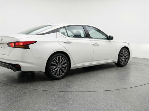 Used 2025 Nissan Altima 2.5 SV image 9