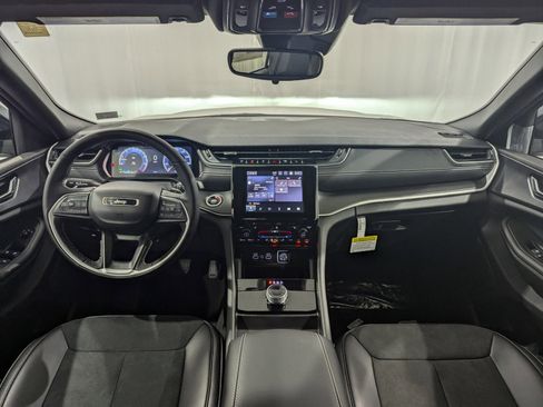 New 2024 Jeep Grand Cherokee Altitude image 21