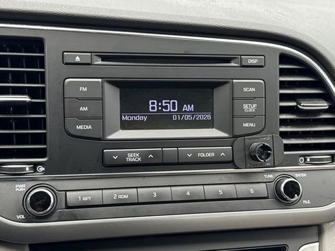 Used 2018 Hyundai Elantra SE image 20