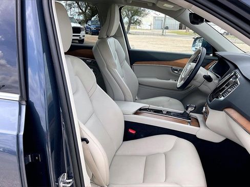 Used 2022 Volvo XC90 T6 Momentum w/ Advanced Package image 30