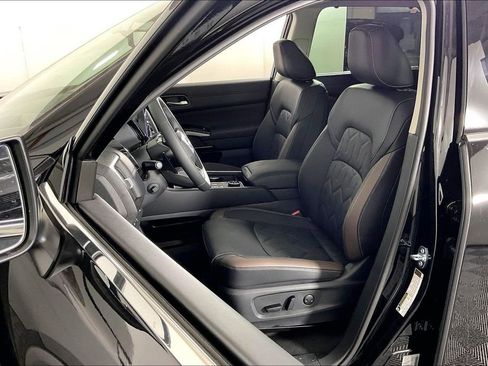 New 2026 Nissan Pathfinder Platinum w/ Cargo Package image 14