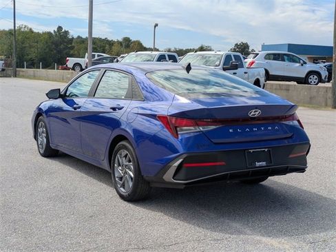 Used 2024 Hyundai Elantra SEL image 5