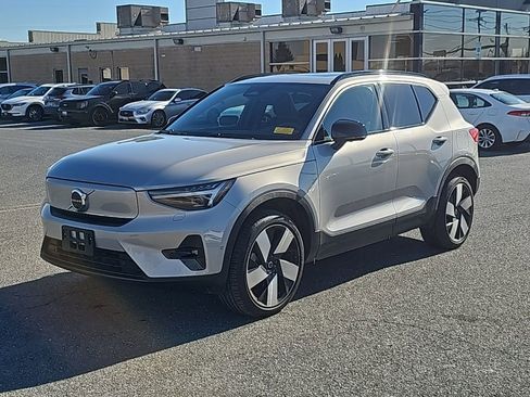 Used 2023 Volvo XC40 Recharge Ultimate image 14