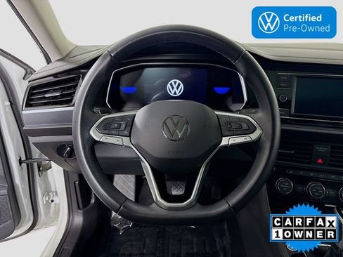 Certified 2024 Volkswagen Jetta SE w/ Panoramic Sunroof Package image 12