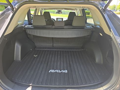 Used 2024 Toyota RAV4 XLE w/ Convenience Package FWD image 13