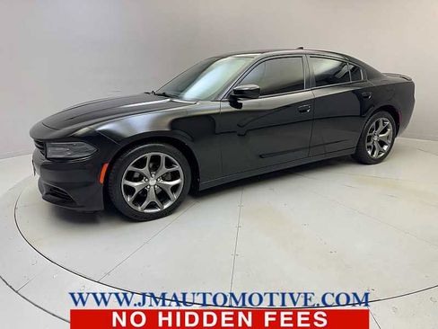 Used 2015 Dodge Charger SXT RWD image 1