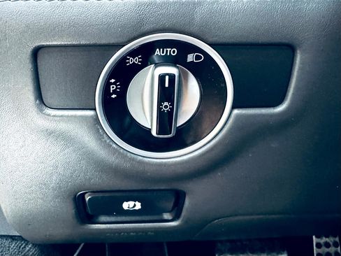 Used 2014 Mercedes-Benz SL 550 image 35