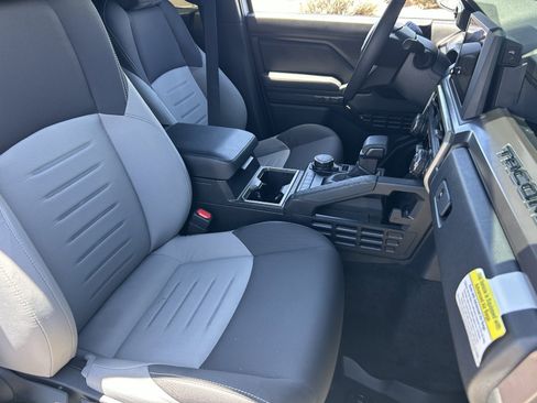 Used 2025 Toyota Tacoma TRD Sport AWD/4WD image 10