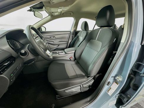 Used 2025 Nissan Sentra SV FWD image 18
