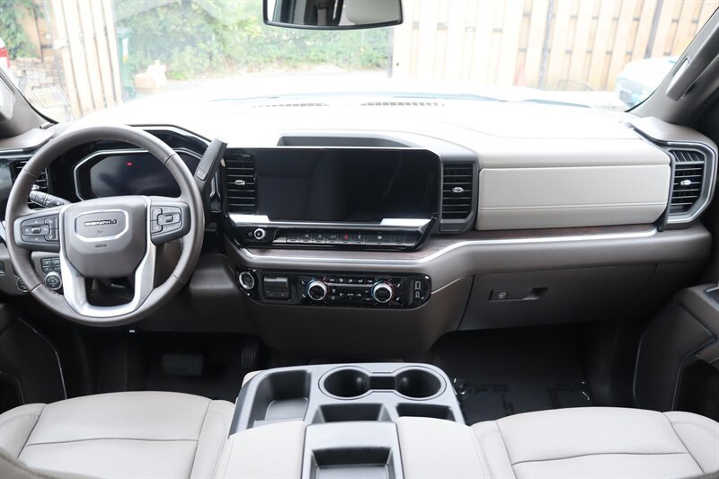 Used 2026 GMC Sierra 1500 SLT AWD/4WD image 9