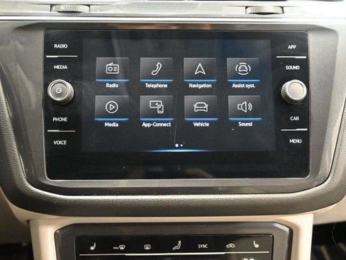 Used 2022 Volkswagen Tiguan SE AWD/4WD image 23