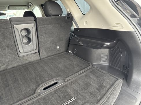 Used 2018 Nissan Rogue SV image 9