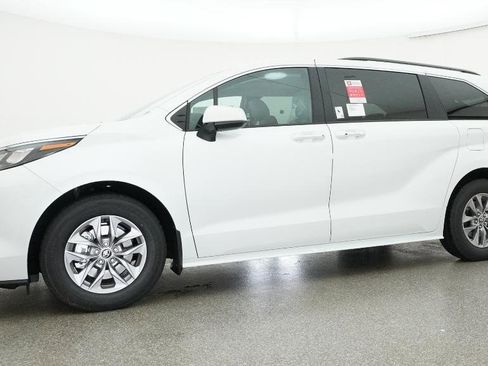 New 2026 Toyota Sienna XLE FWD image 6
