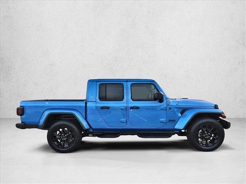 Certified 2025 Jeep Gladiator Sport AWD/4WD image 4