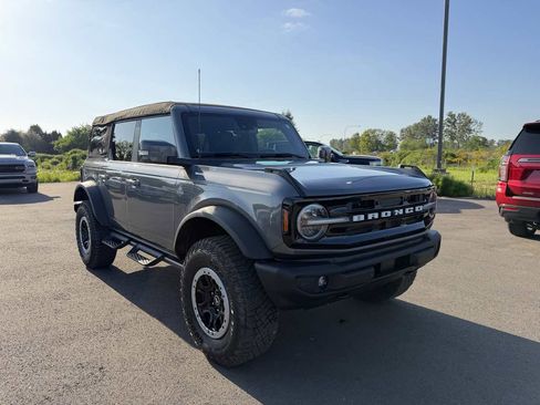 Used 2023 Ford Bronco Outer Banks w/ Sasquatch Package AWD/4WD image 2