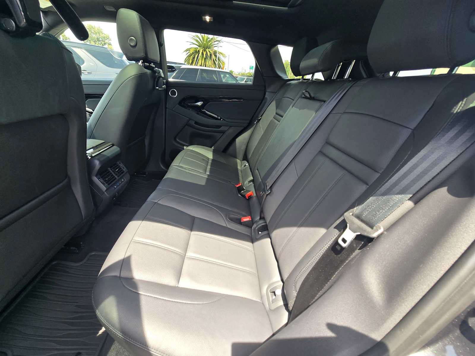 Used 2026 Land Rover Range Rover Evoque Dynamic SE AWD/4WD image 18