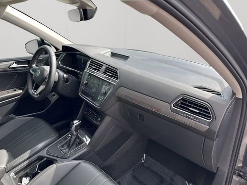 Used 2024 Volkswagen Tiguan SE image 14