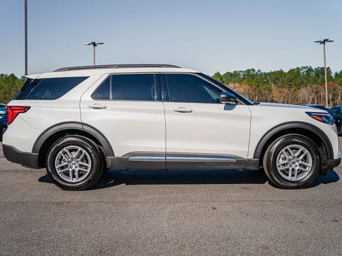 Certified 2025 Ford Explorer Active image 8