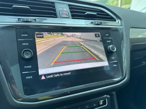 Used 2021 Volkswagen Tiguan SE w/ Panoramic Sunroof Package AWD/4WD image 14