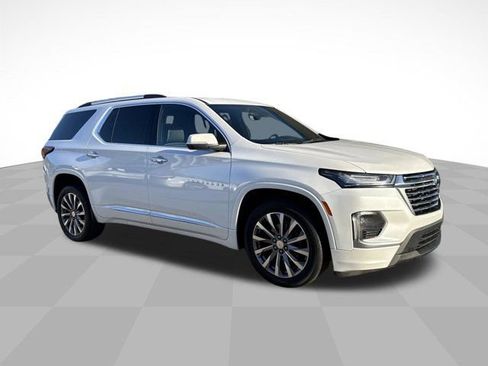 Used 2023 Chevrolet Traverse Premier AWD/4WD image 3