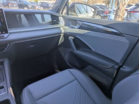 New 2026 Volkswagen Tiguan SE R-Line image 18