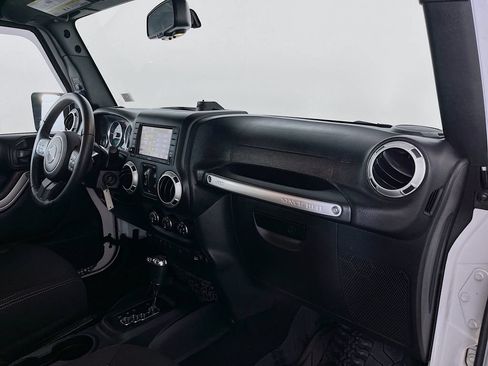 Used 2017 Jeep Wrangler Unlimited Sahara w/ Dual Top Group AWD/4WD image 31