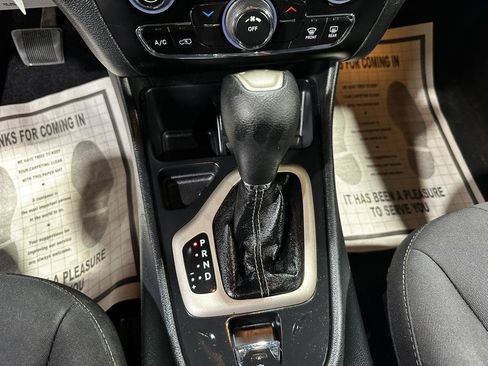 Used 2015 Jeep Cherokee Latitude FWD image 15