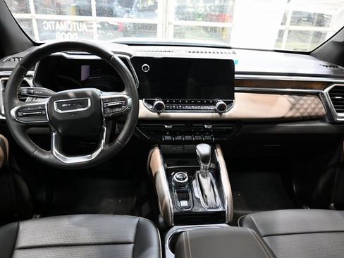 Used 2025 GMC Canyon Denali image 14