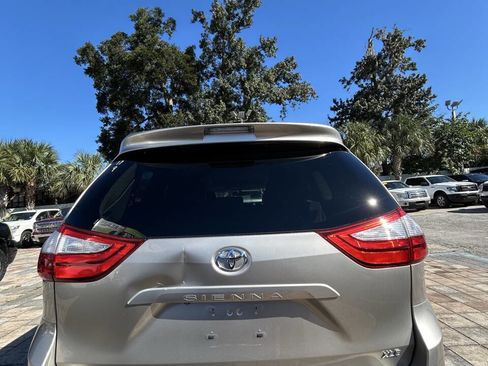 Used 2015 Toyota Sienna image 4