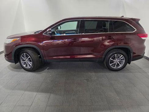 Used 2019 Toyota Highlander XLE image 2