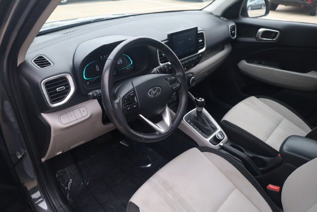 Used 2025 Hyundai Venue SEL FWD image 10