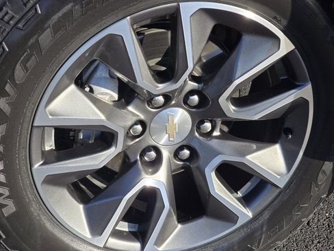 Used 2022 Chevrolet Silverado 1500 LT image 11