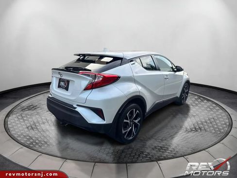 Used 2018 Toyota C-HR XLE FWD image 5