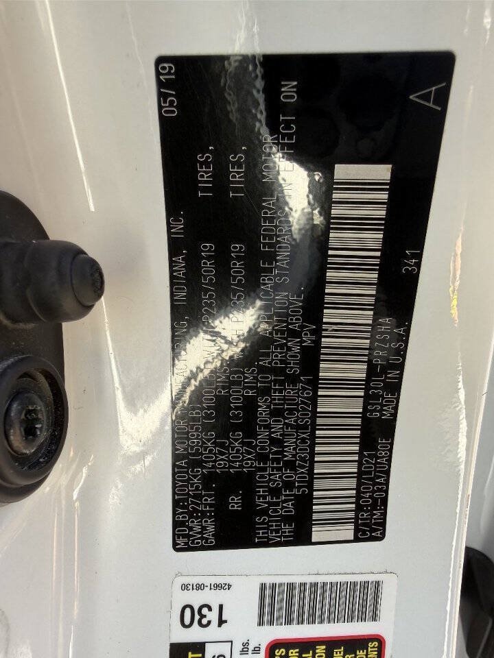 Used 2020 Toyota Sienna SE Premium w/ Nightshade Edition FWD image 10