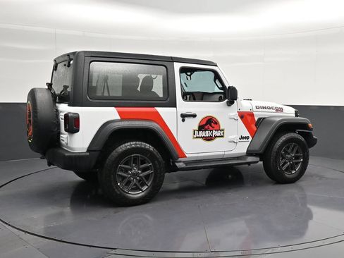 Used 2025 Jeep Wrangler Sport AWD/4WD image 3