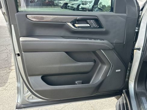 Used 2025 GMC Yukon Elevation w/ Elevation Premium Package RWD image 11