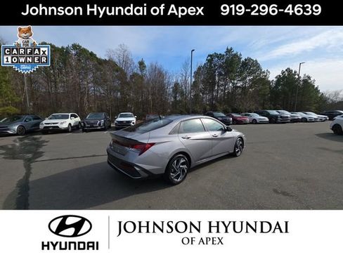 Certified 2025 Hyundai Elantra Sport image 15