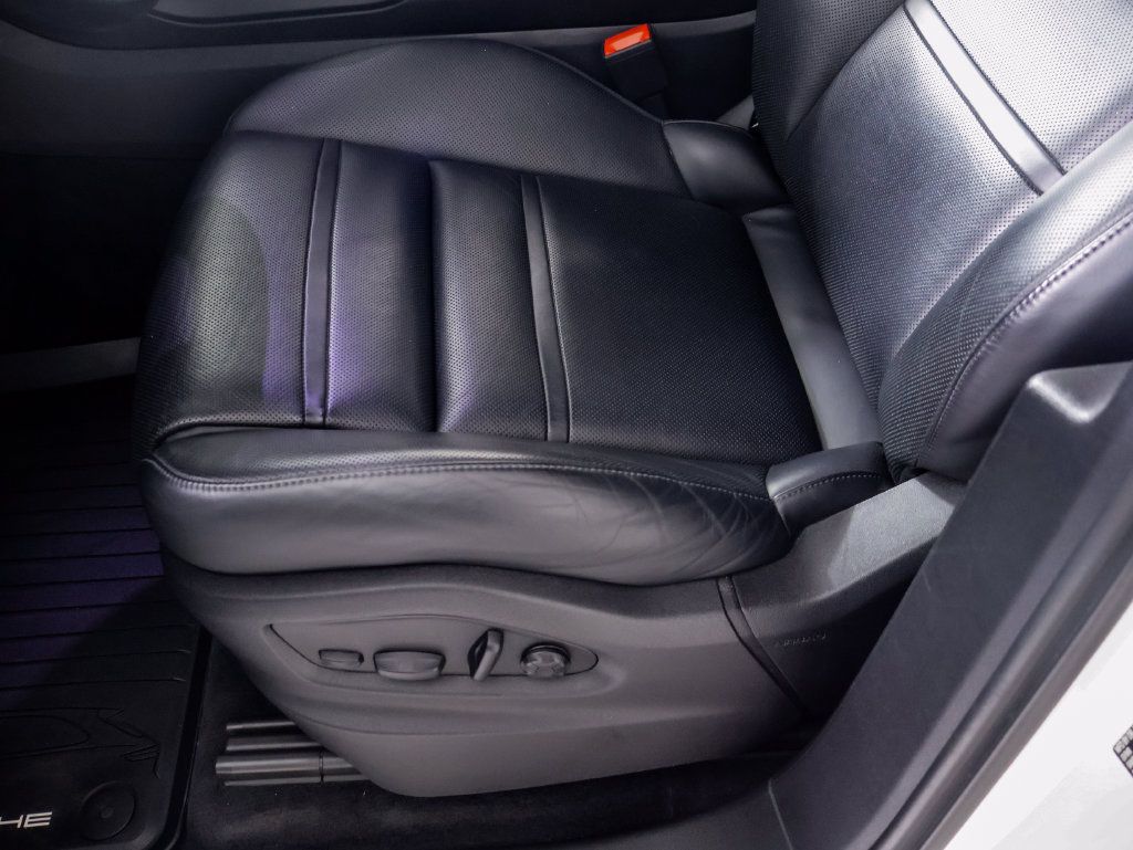Certified 2022 Porsche Cayenne AWD/4WD image 11